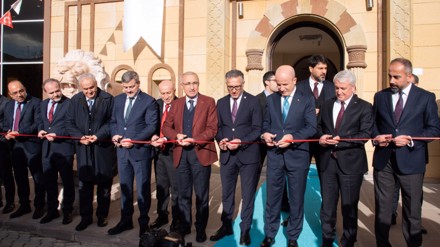 Yaklaşık 2 bin 500 eserin sergilendiği Selçuk Üniversitesi Müzesi açıldı